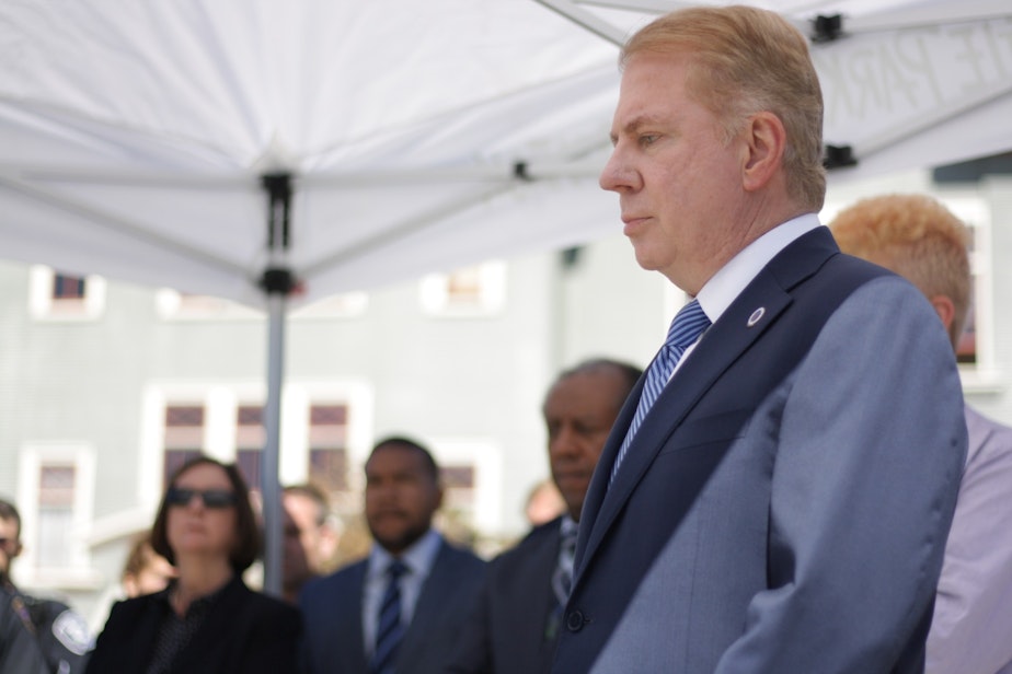 caption: Mayor Ed Murray at a press conference in the University District in September 2016.