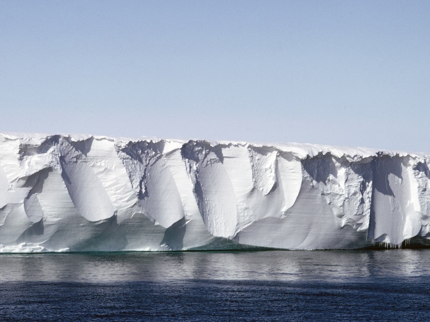 caption: The Ross Ice Shelf, photographed in 2003. Researchers found that by monitoring the seismic effects of wind on the surface of a shelf, they could gain insight into its structural integrity.