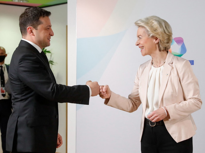 caption: European Commission President Ursula von der Leyen (right) greets Ukraine's President Volodymyr Zelenskyy (left) at the Eastern Partnership summit in Brussels last year. Zelenskyy is appealing for Ukraine to join the EU.