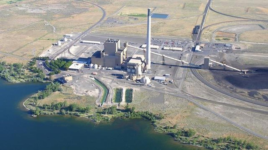 caption: Portland General Electric's coal-fired Boardman Power Plant along the Columbia River. Courtesy PGE