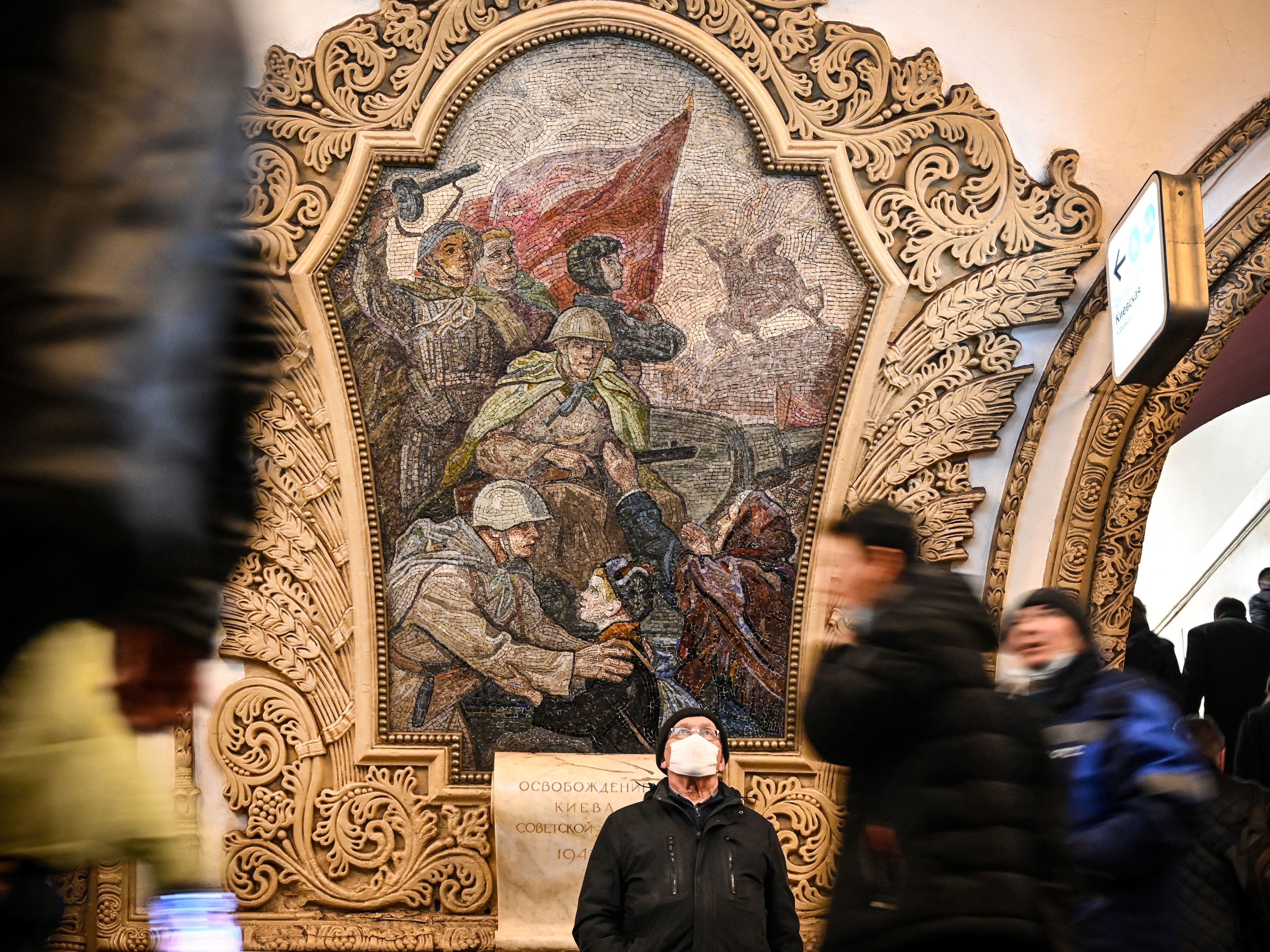 caption: A mosaic panel depicts the liberation of Kyiv by Russia's Red Army in 1943 at Kievskaya metro station in Moscow.