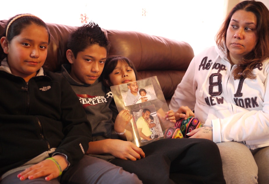 caption: Veronica Noriega (far right) says she’s struggled to pay bills while her husband’s been in detention. Ramon Mendoza-Pascual and Noriega’s children at their home in Auburn, from left: Veronica, 11, Jose, 13, and Ashley, 5.