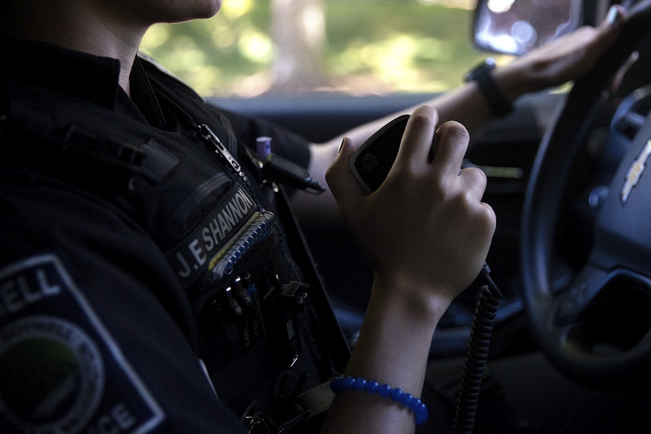 As districts sever ties with police, this Bothell school is fighting to keep its cop