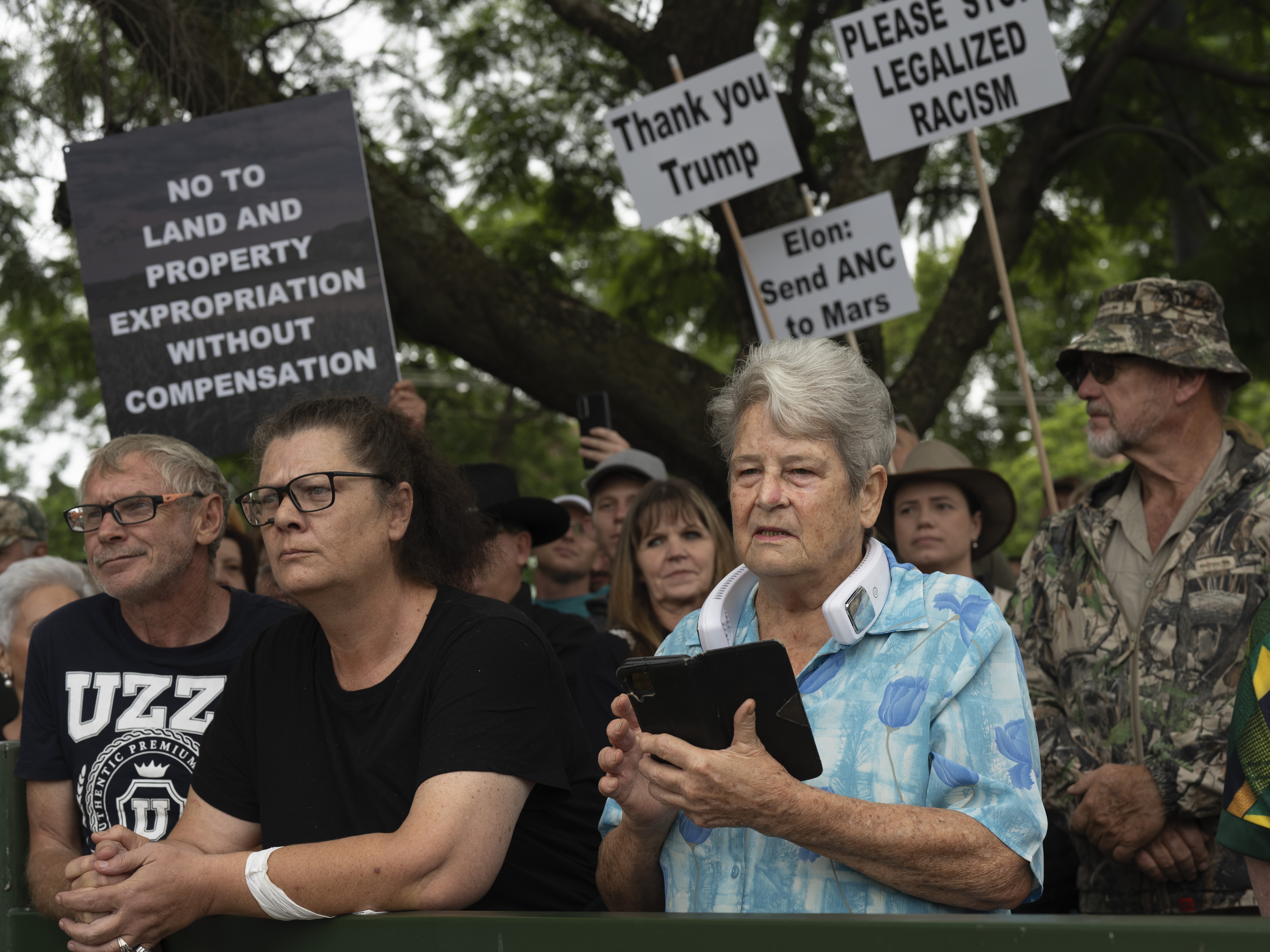 caption: White Afrikaaner South Africans demonstrate in support of U.S. President Donald Trump in front of the U.S. embassy in Pretoria, South Africa, Feb. 15, 2025.