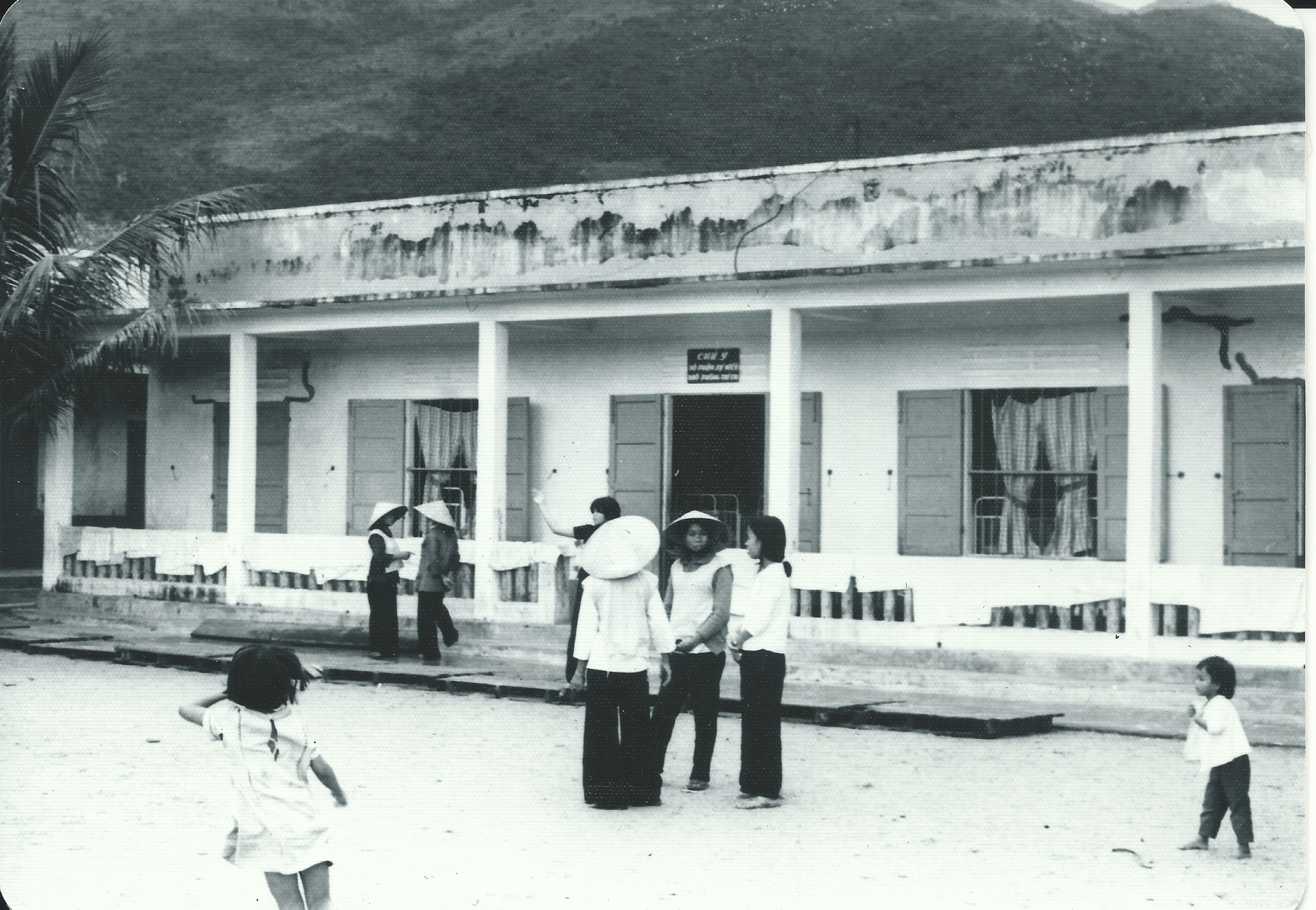 elfbar nachfüll pod läuft aus Vietnam war orphanage hi-res stock photography and images main image 0