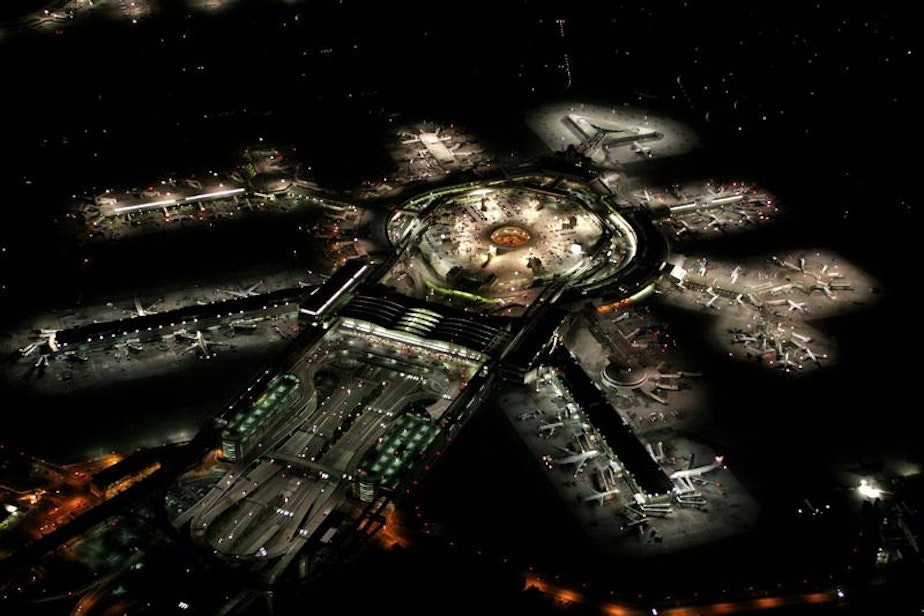 caption: San Francisco airport at night. CREDIT: ANDREW CHOY/WIKIMEDIA COMMONS