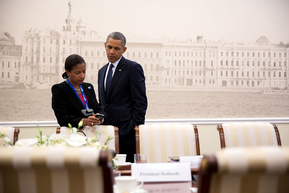 caption: President Barack Obama confers with National Security Advisor Susan E. Rice at Konstantinovsky Palace during the G20 Summit in Saint Petersburg, Russia. September 6, 2013.