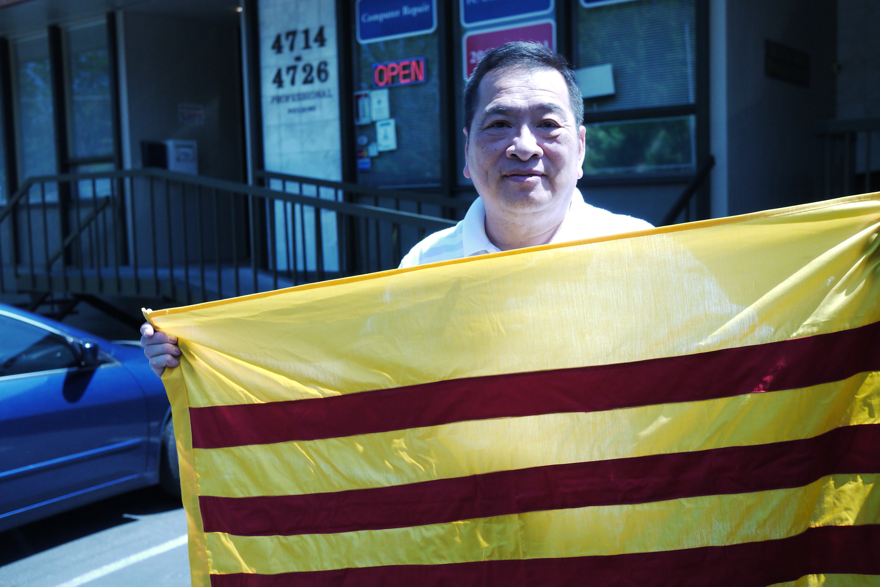 caption: Kim-Long Nguyen displays the national flag of Vietnam prior to the war.