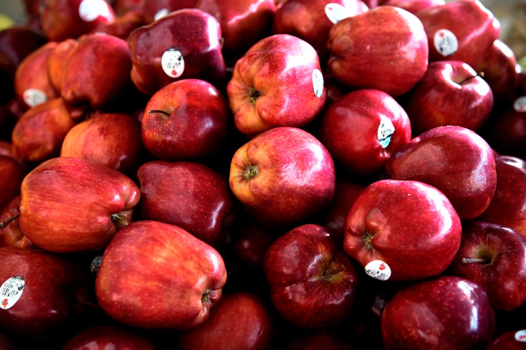 caption: Apples imported from the U.S., are seen at the Beethoven market in Mexico City. (Alfredo Estrella/AFP/Getty Images)