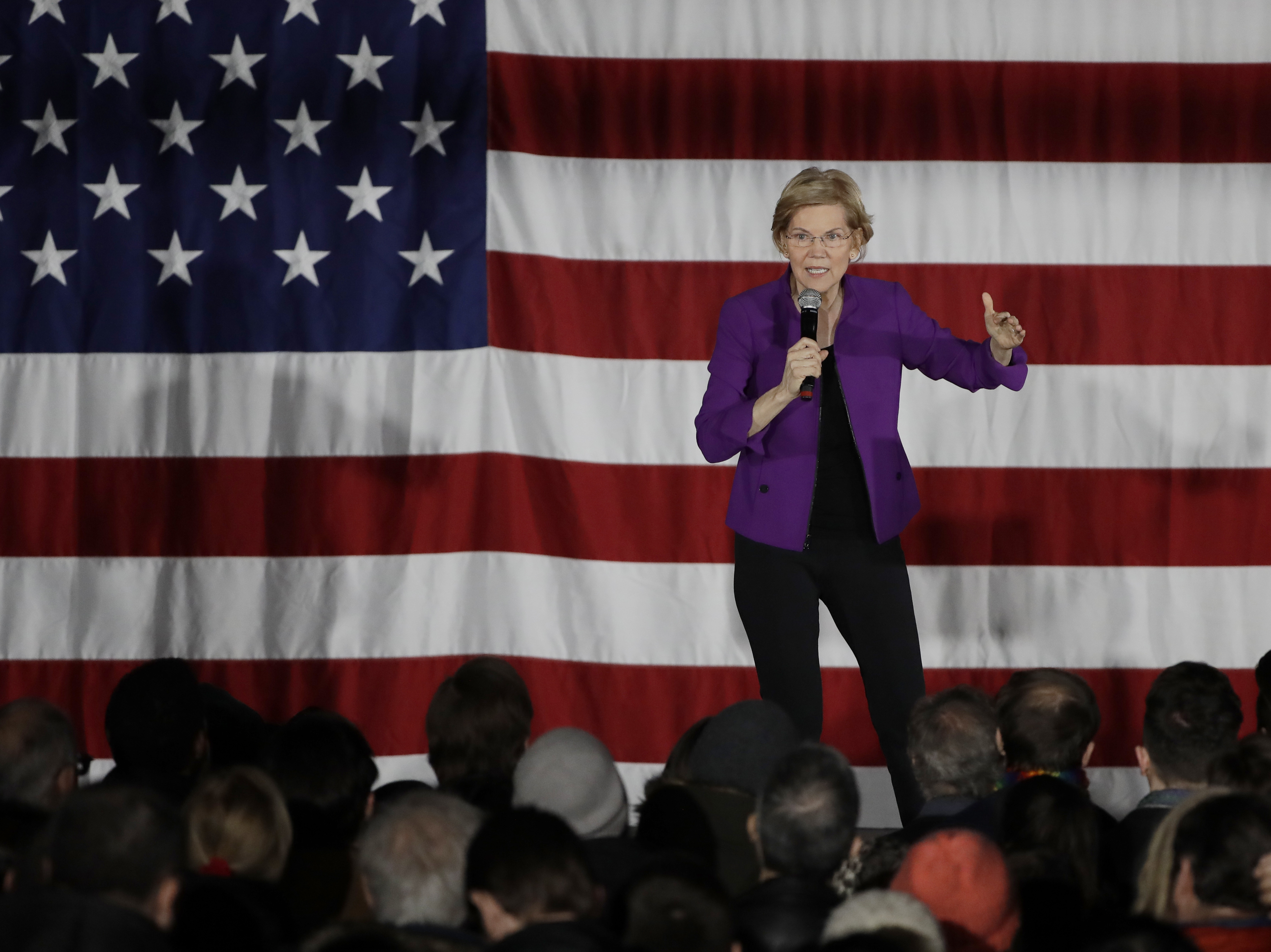 caption: 2020 Democratic presidential candidate Sen. Elizabeth Warren speaks to local residents in Queens, New York.
