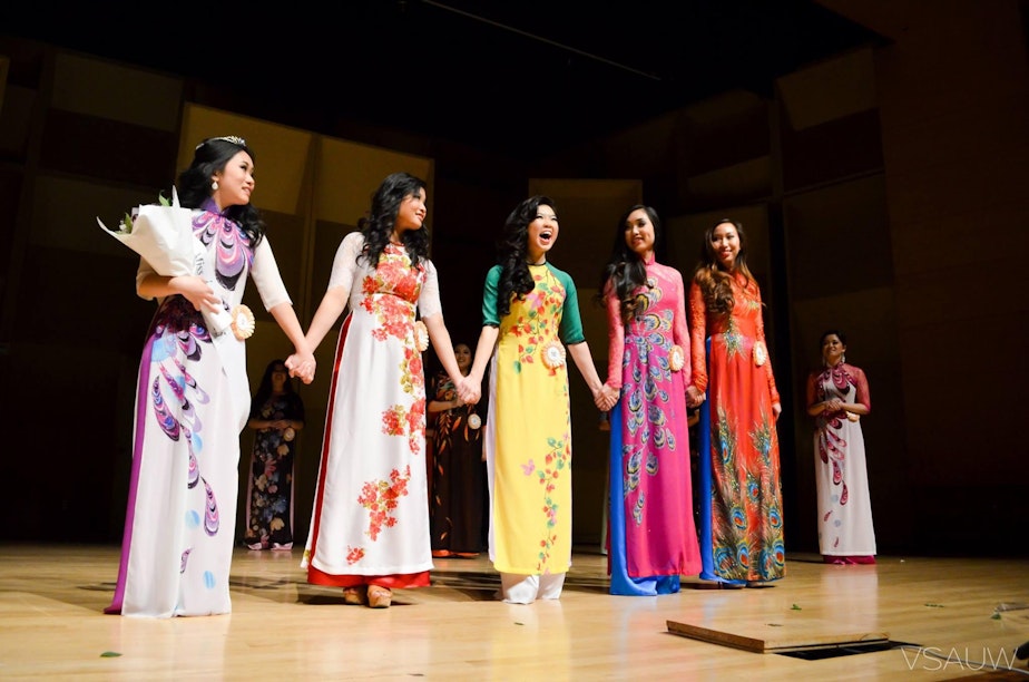 caption: Contestants wait to hear results of the Miss Hoa Khoi Lien Truong 2015 contest.