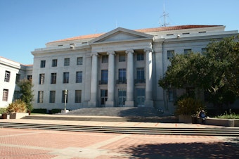 caption: Sproul Hall at University of California, Berkeley.