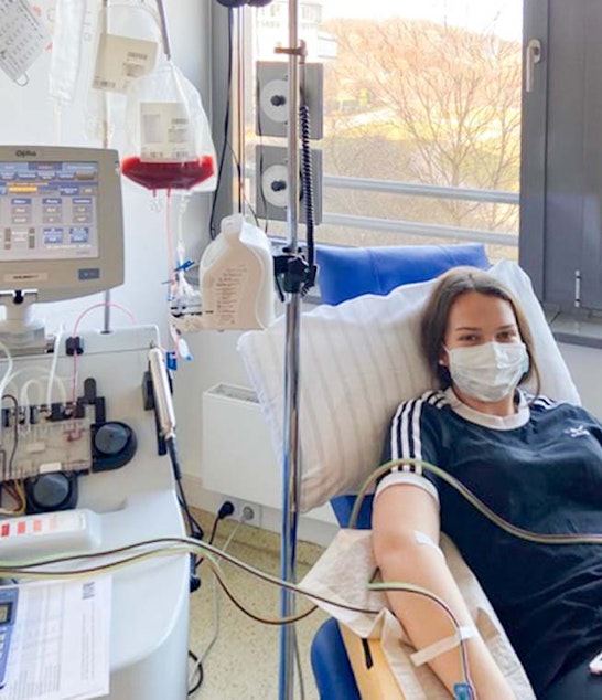 caption: Selina Rüecker donates stem cells for Rich Hurst's bone marrow transplant.