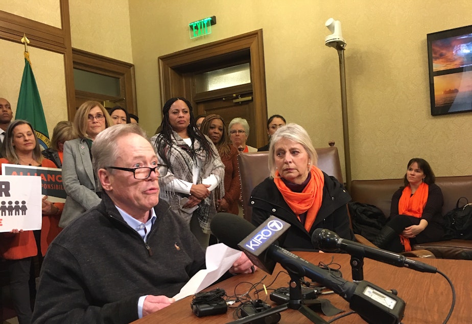 Jim Parsons with his wife Ann-Marie speaks at a news conference about the murder of his daughter Carrie at the Route 91 Harvest festival in Las Vegas in 2017.