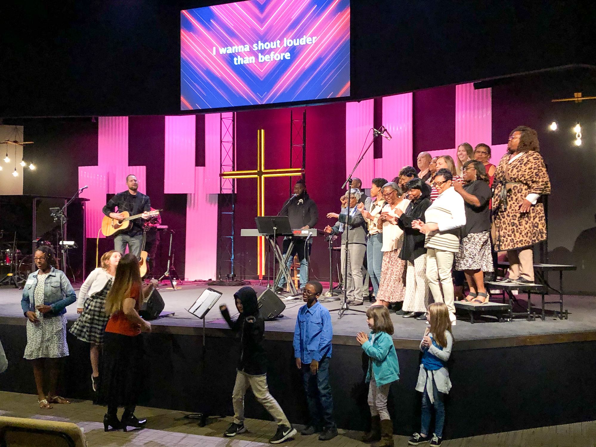 caption: The choir at Meadowridge Baptist church in Fort Worth, Texas, performs at a worship service in October 2019.