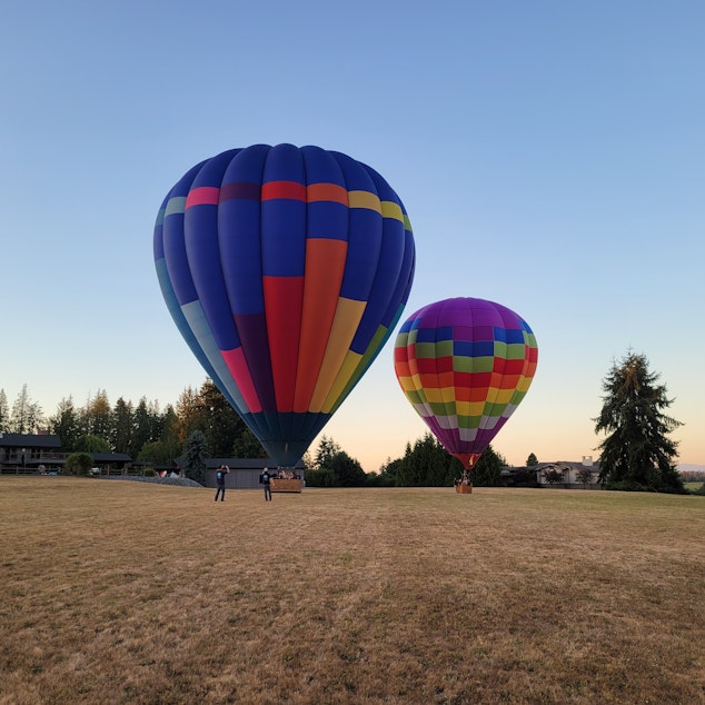 caption: The Happyanunoit lands to the right of the Seattle Ballooning rig, on a field near Bonney Lake.