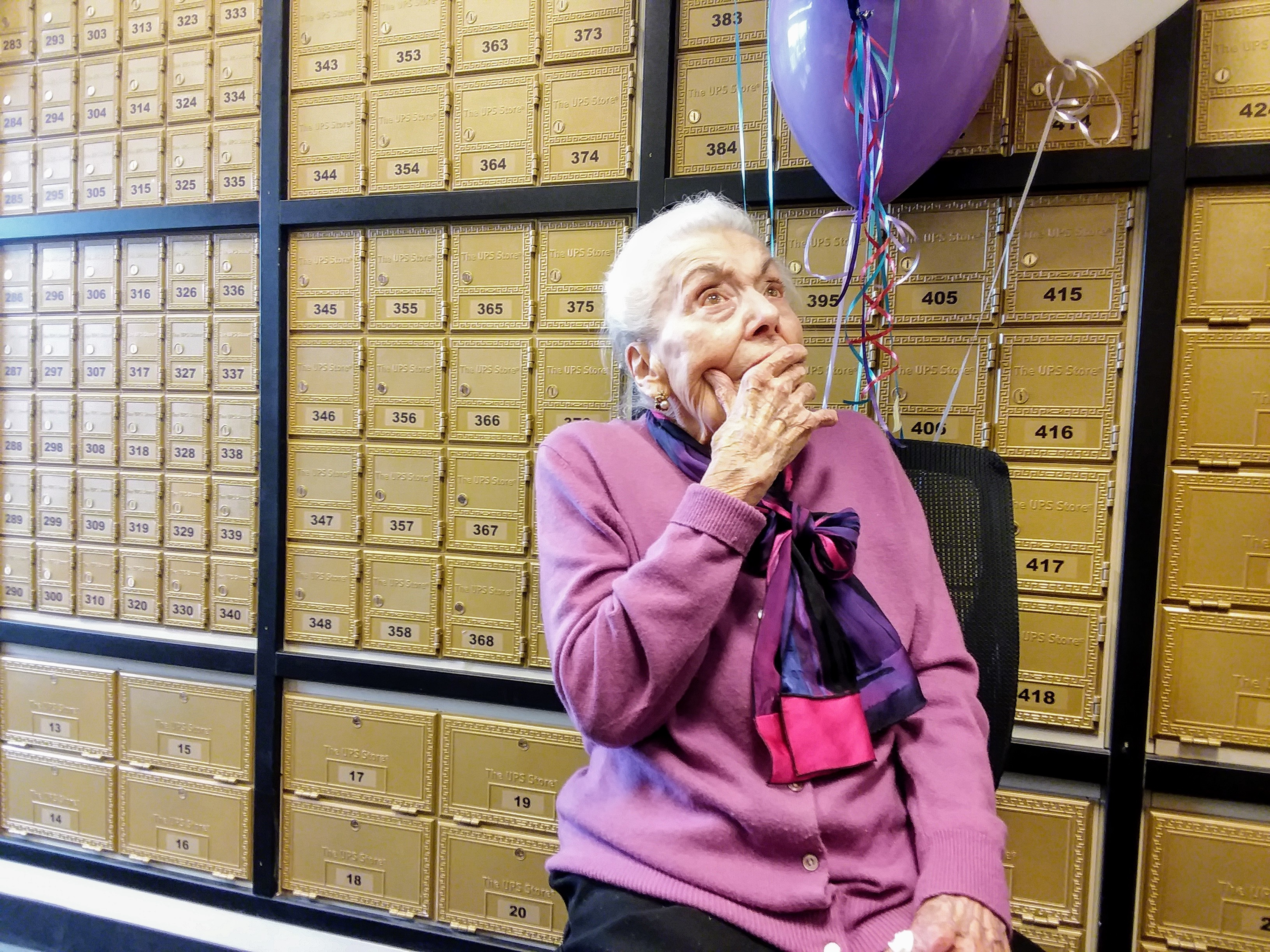 caption: Eileen Wilkinson's family surprised her with a hundred and one letters written by people from all over the world