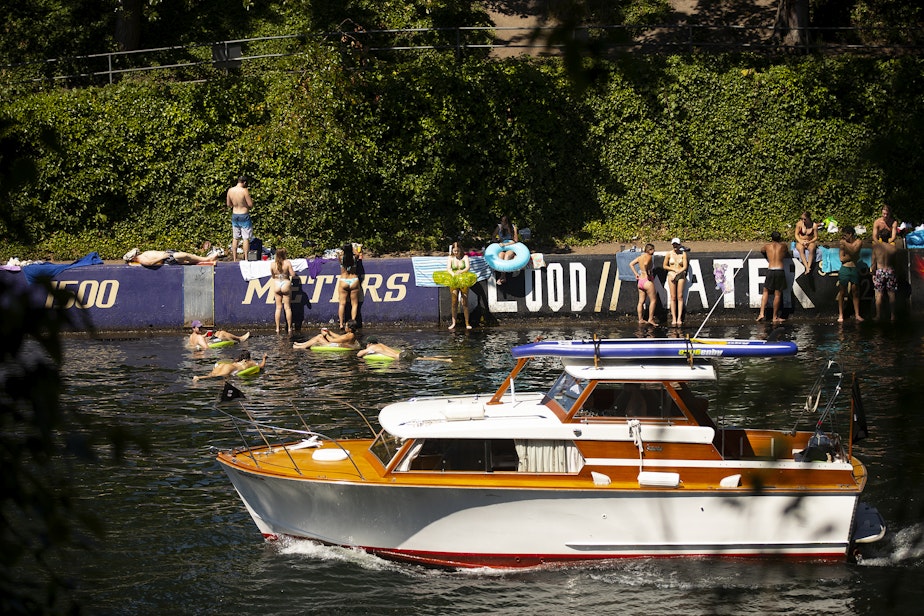 caption: Montlake Cut was a popular place for boaters and swimmers to cool off as temperatures reached 90 degrees on Tuesday, July 26, 2022, in Seattle. 