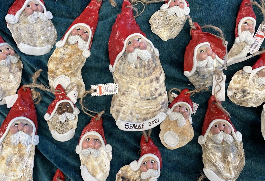 Caption: Oyster Santas at Pike Place Market