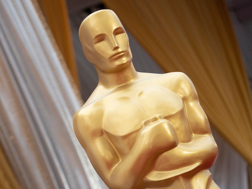An Oscars statuette