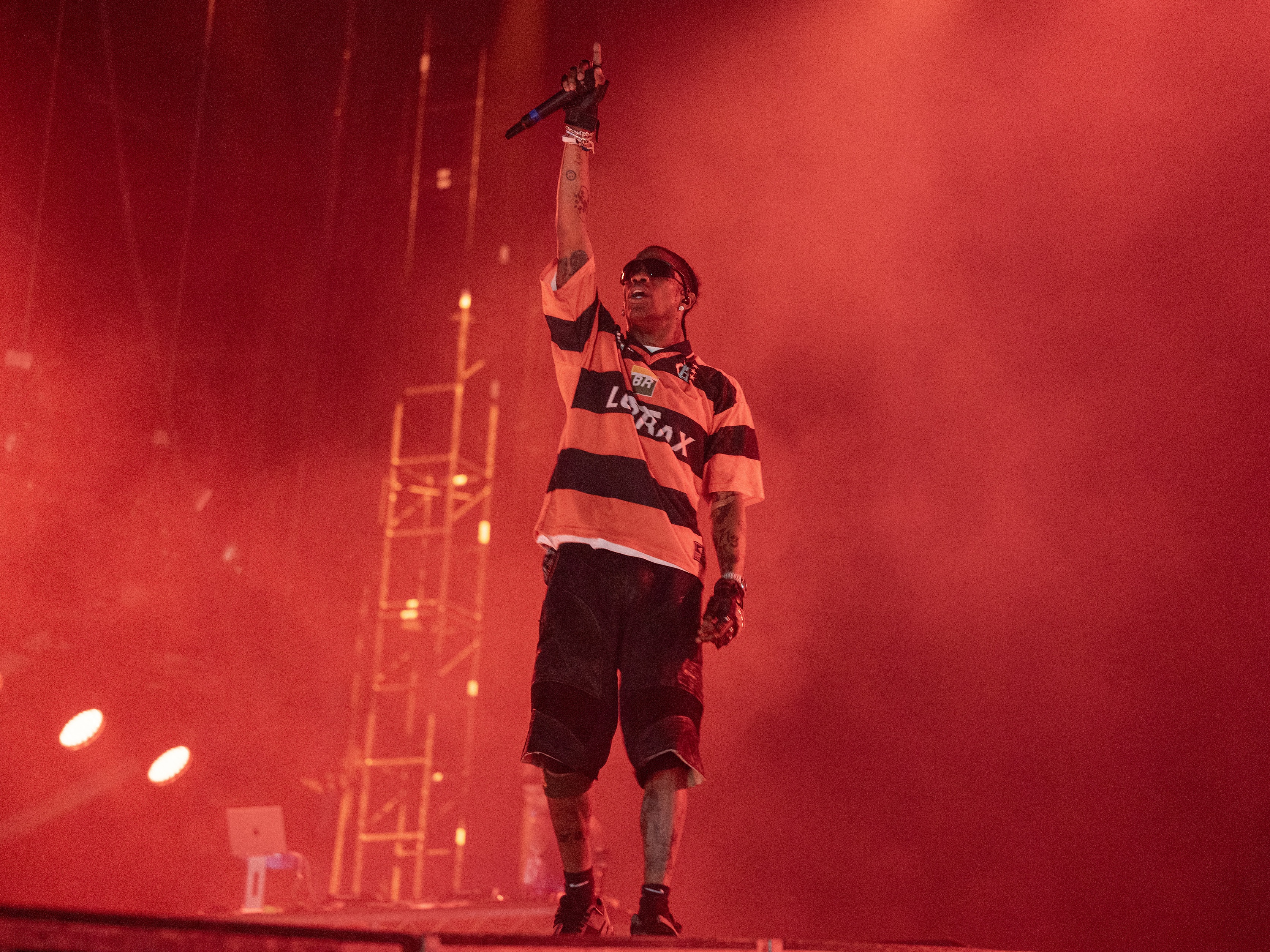 caption: Travis Scott’s 2014 mixtape <em>Days Before Rodeo</em> leaps from No. 106 all the way to No. 1, thanks to a massive flood of vinyl sales.