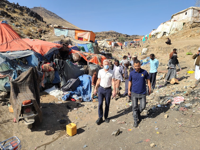 caption: Norwegian Refugee Council Secretary-General Jan Egeland visiting displaced families in the Muhamasheen community in Amran, Yemen, on Sunday.