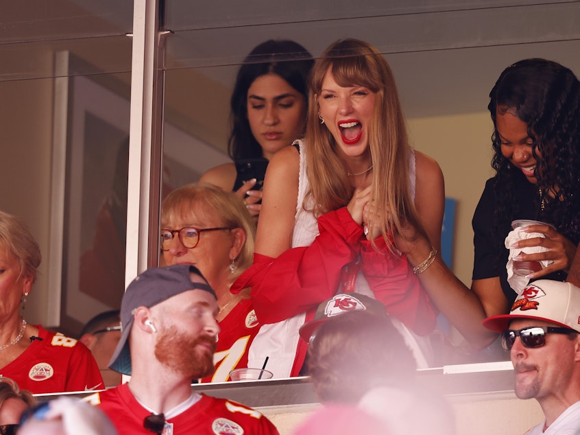caption: Taylor Swift watched the Kansas City Chiefs play at Arrowhead Stadium on Sunday. At one point she ate a snack and unknowingly set a meme in motion.