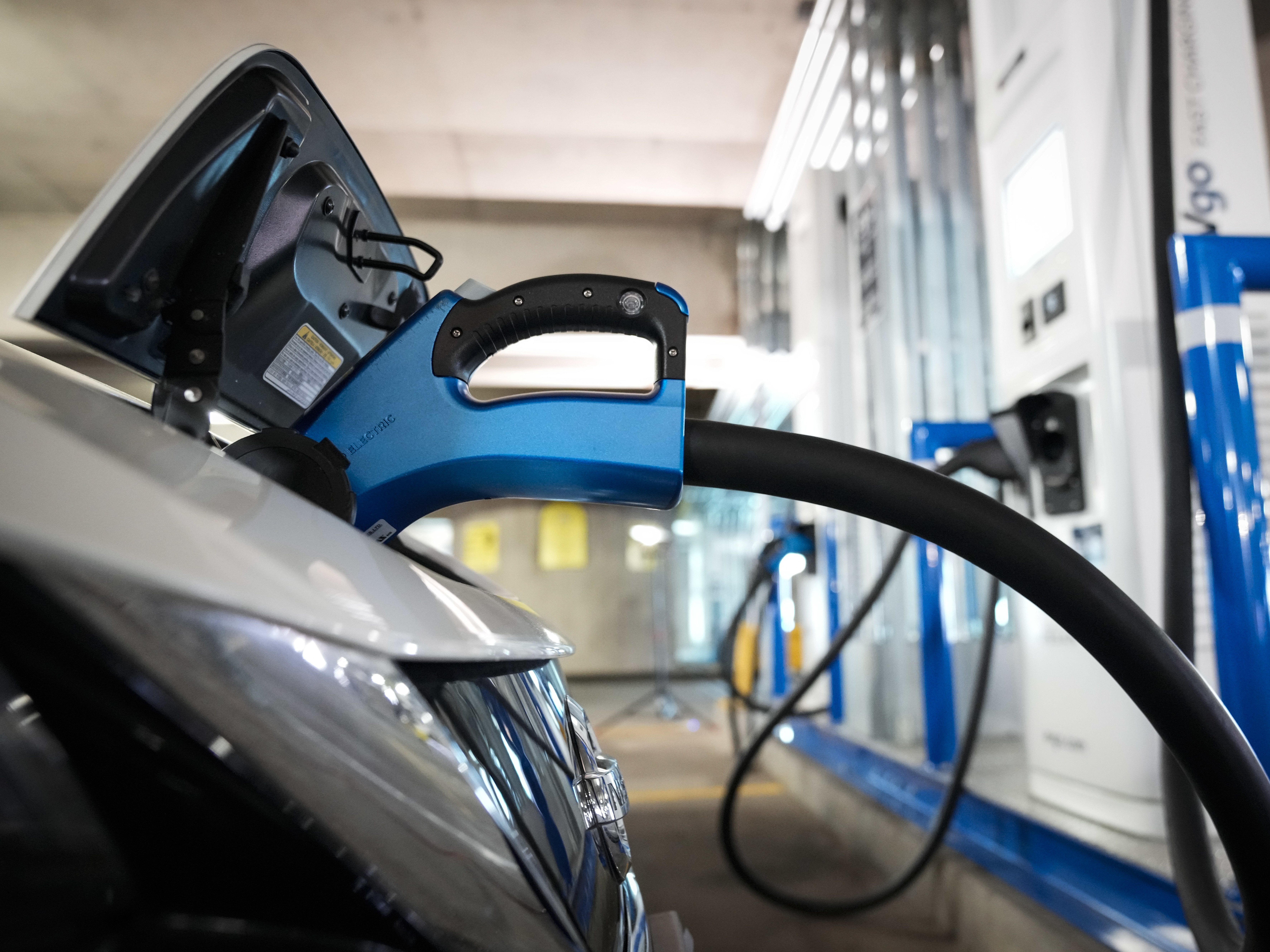caption: Countries at the COP26 conference in Glasgow pledge to accelerate the transition to 100% new zero-emission vehicle sales.