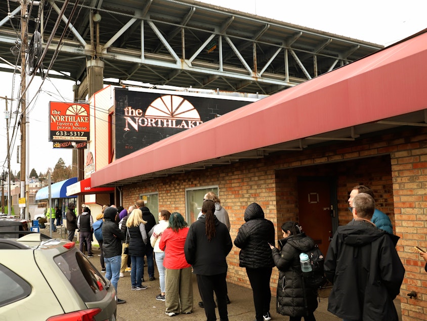 caption: People waited hours hoping to get one last bite of pizza at Northlake Tavern & Pizza House in the University District.