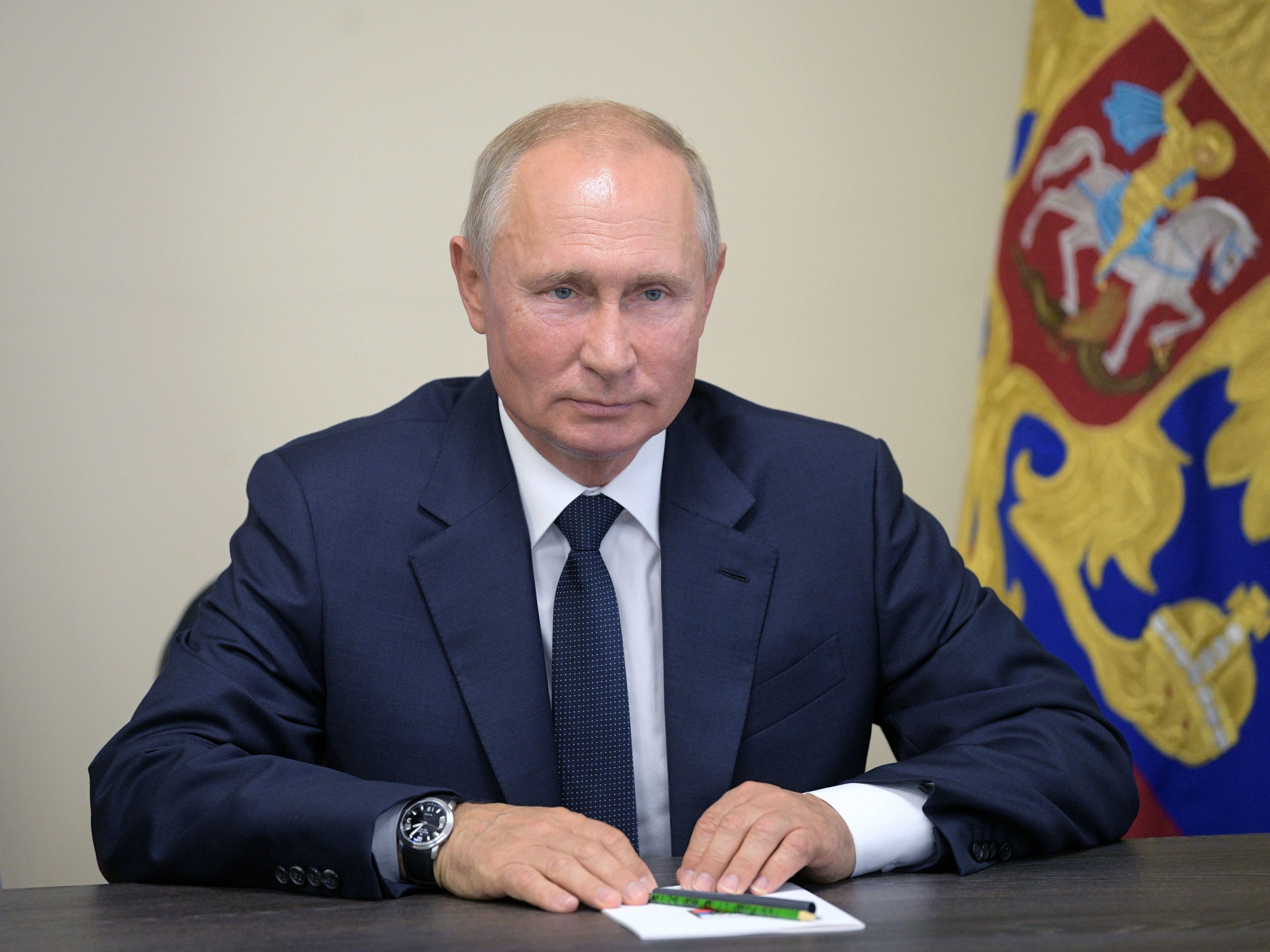 caption: "This is the way Vladimir Putin does things. And he does it both inside of Russia and outside of Russia," says Steven Hall, former CIA chief of Russia operations, discussing a history of poisonings and assassinations of critics of the Russian regime.