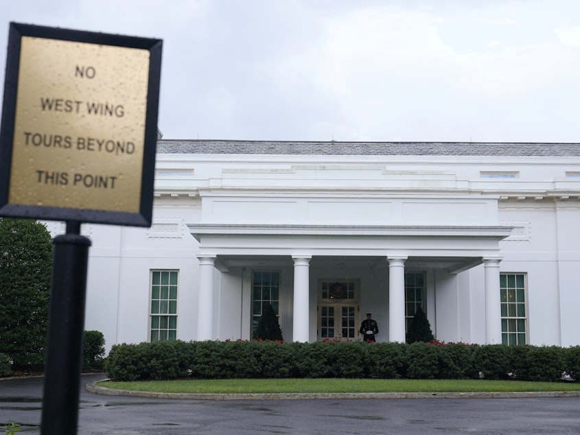 caption: The West Wing of the White House on July 5. The U.S. Secret Service has closed its investigation into a small bag of cocaine found just inside a different entrance to the building.