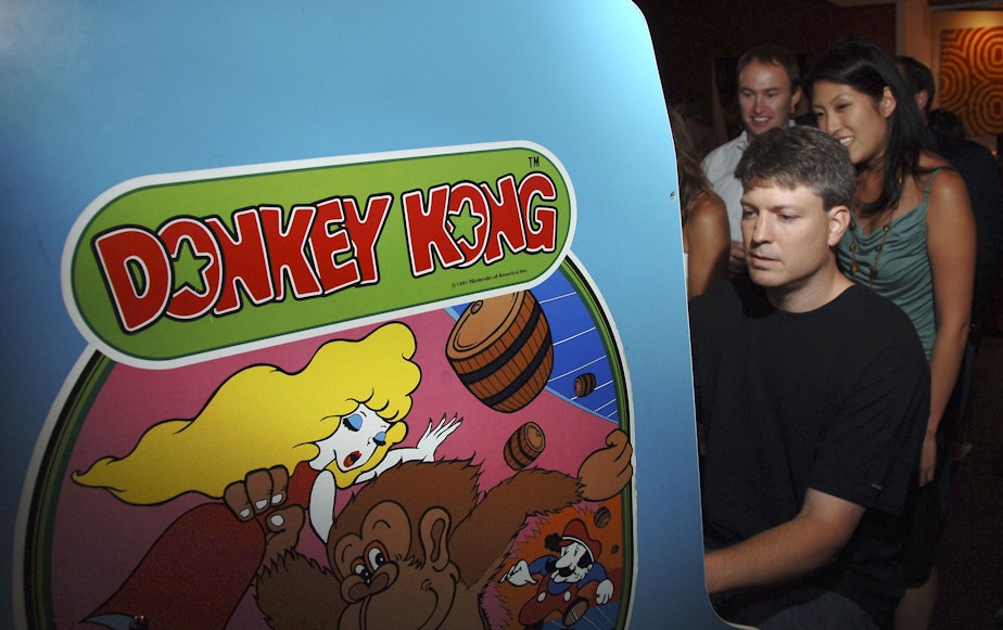 caption: Steve Wiebe plays Donkey Kong after the screening of Picturehouse's "The King of Kong: A Fistful of Quarters" at the Museum of the Moving Image on August 12, 2007 in New York City.  (Andrew H. Walker/Getty Images)