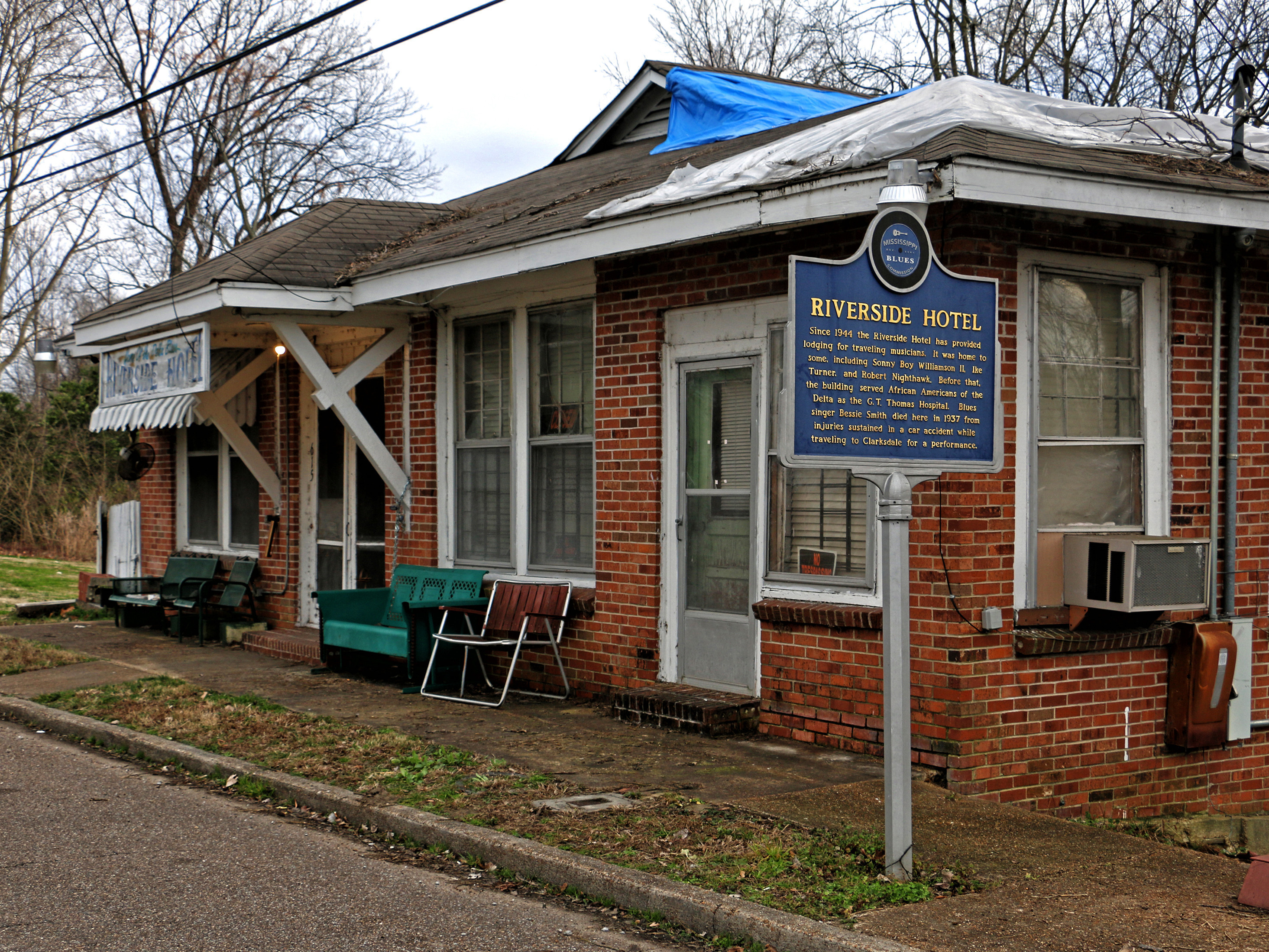 caption: The Riverside Hotel hosted musicians like Muddy Waters, Sam Cooke, Howlin' Wolf, and Duke Ellington.