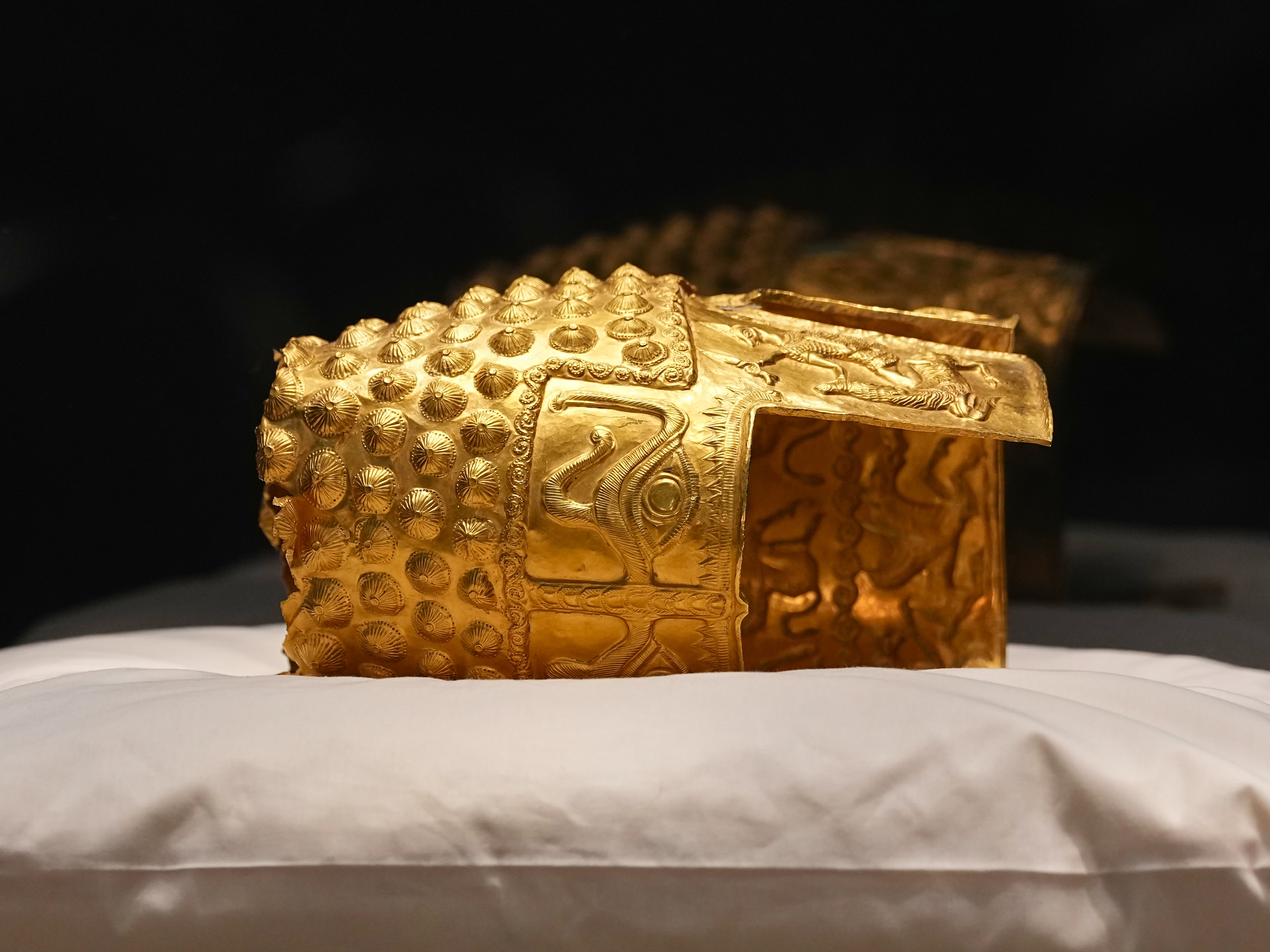caption: Dacian gold items, a 2,500-year-old helmet and wristbands, stolen from a museum in the Netherlands and then recovered by Dutch authorities, are presented during a press conference after being returned, at the National Museum of Romanian History, in Bucharest, Romania, Tuesday, April 21, 2026.