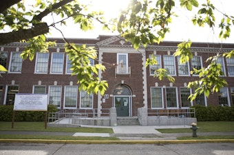caption: Laurelhurst Elementary in northeast Seattle.