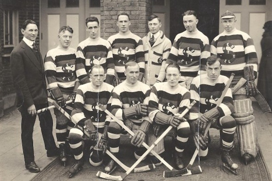 caption: Seattle Metropolitans hockey team, circa 1919