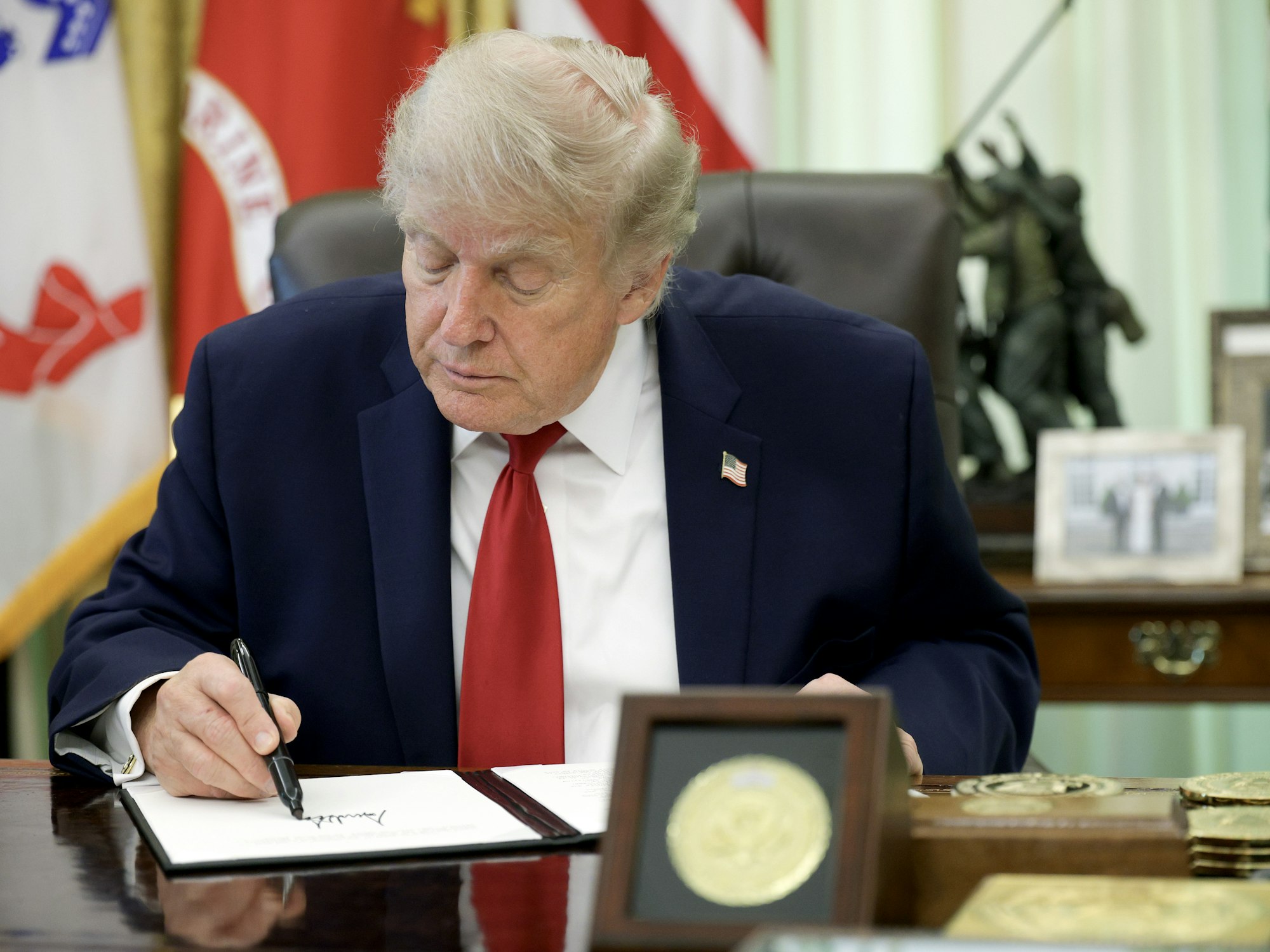 Supreme Court deals some blows to Trump's agenda but leaves him with more expansive powers episode artwork