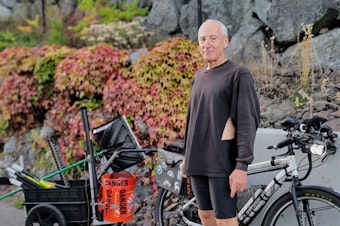 caption: Lee Zuhars, his customized e-bike, and his trailer of tools on the 520 bike path on Wednesday, Sept. 13, 2023.