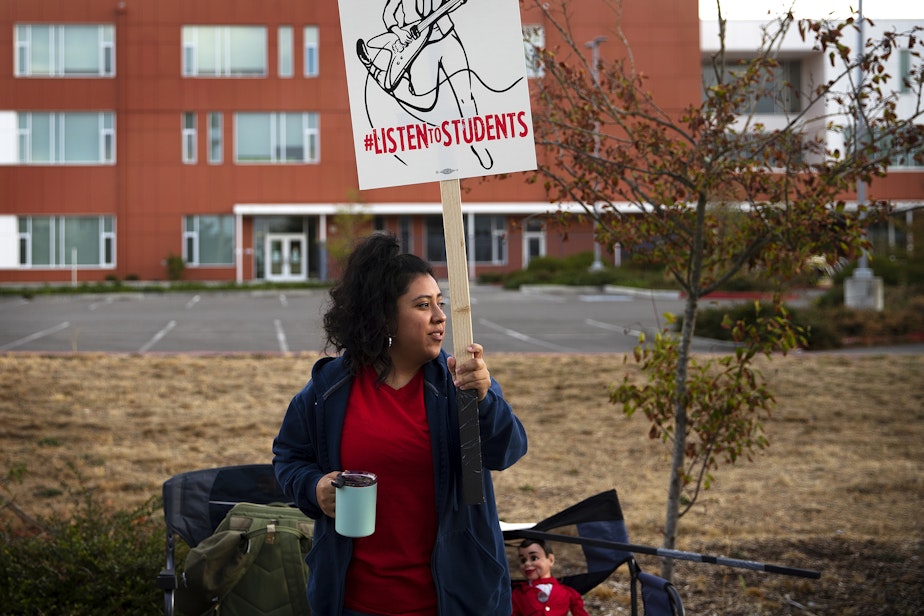 caption: Dalia Martinez, multi-lingual department head for 6th, 7th and 8th-grade students at Robert Eagle Staff middle school stands in the picket line on what would have been the first day of school,  Wednesday, September 7, 2022, along North 90th Street in Seattle. 