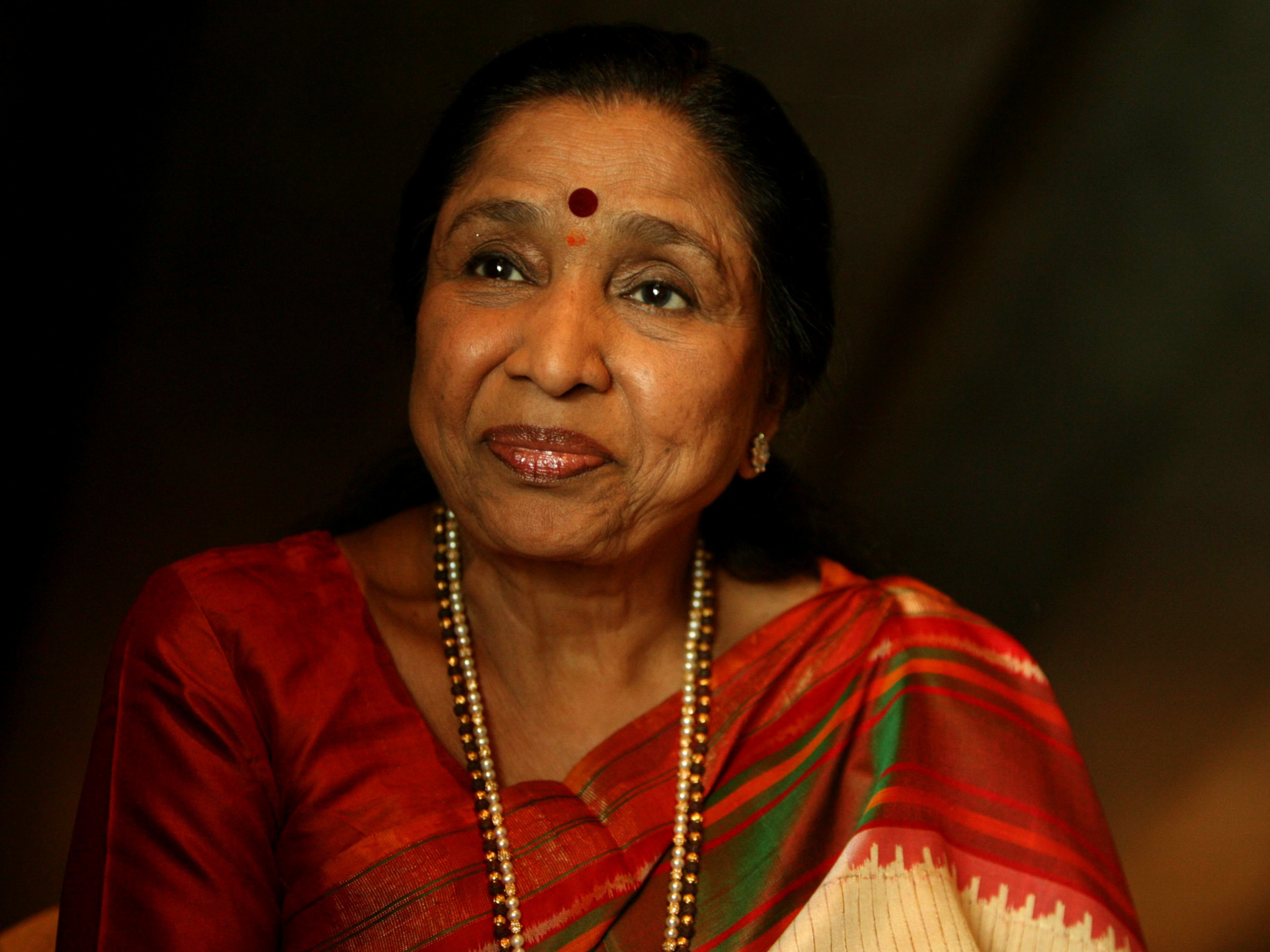 caption: A portrait of singer Asha Bhosle, taken in Sydney, Australia in 2007.