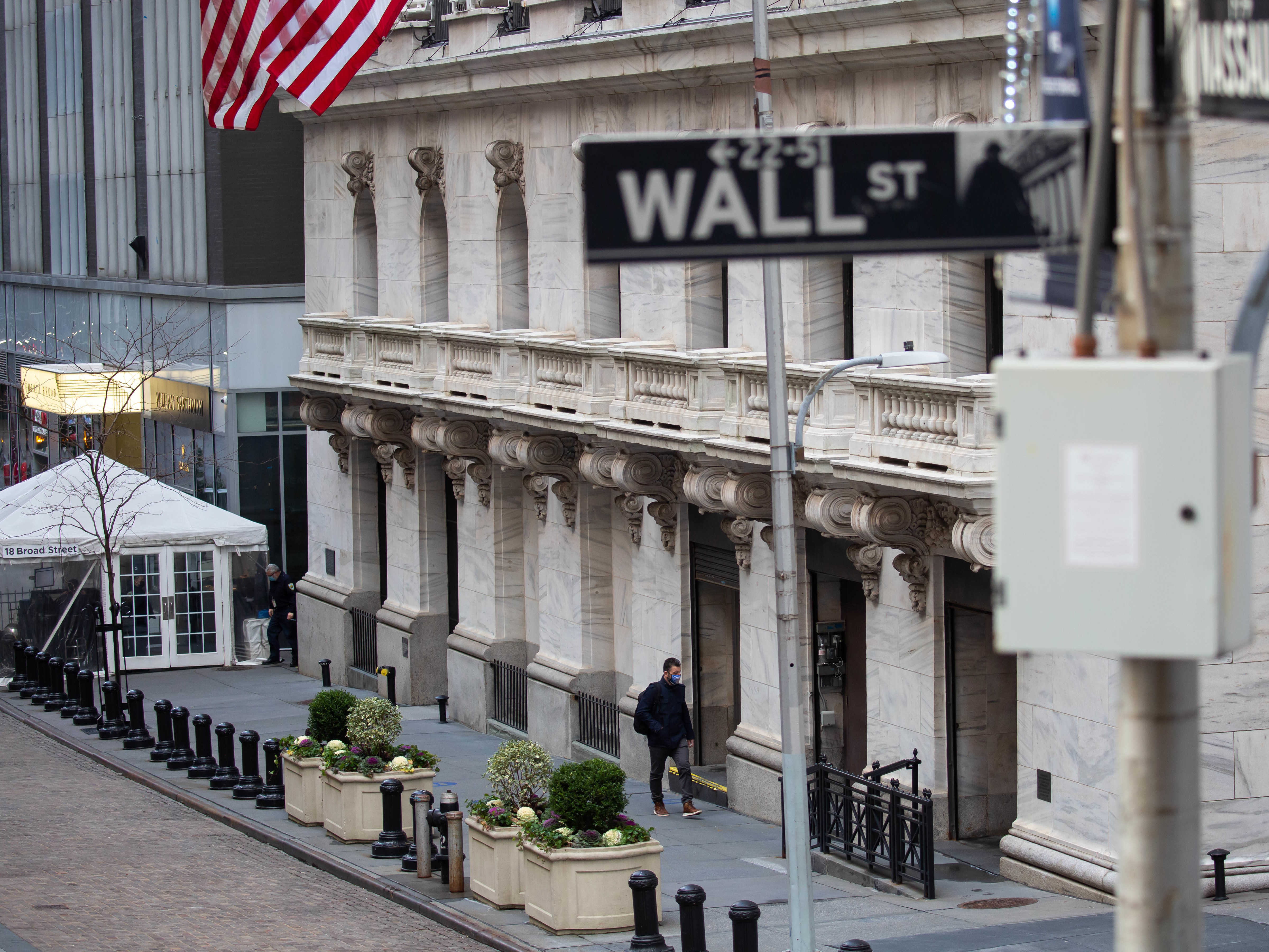 caption: The New York Stock Exchange is moving to delist three Chinese telecom companies, saying on Wednesday that it will go ahead with the plan after receiving feedback from the Treasury Department.