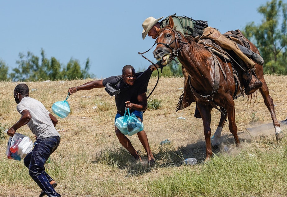 KUOW - U.S. Border Agents Chased Migrants On Horseback. A Photographer  Explains What He Saw