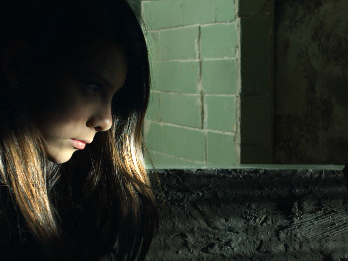 caption: In <em>Tigers Are Not Afraid, </em>11-year-old Estrella (Paola Lara) meets a gang of orphans led by a boy in a tiger mask.