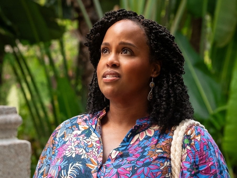 caption: Belinda (Natasha Rothwell) travels to Thailand in Season 3 of <em>The White Lotus.</em><br>