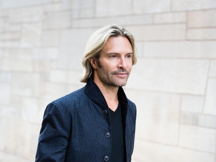 caption: Eric Whitacre