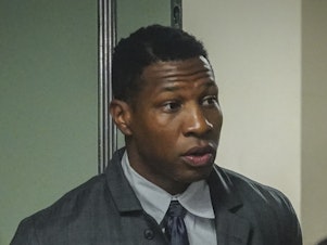 caption: Actor Jonathan Majors arrives at court for his domestic abuse trial, on Dec. 5, 2023, in New York.