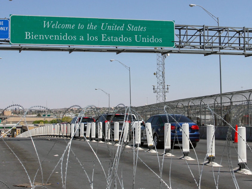 caption: Drivers line up in the border city of Juárez in Mexico's Chihuahua state, as they attempt to cross the border at El Paso, Texas. The Guatemalan consul has confirmed that a Guatemalan boy apprehended with his mother last month had died Tuesday night.