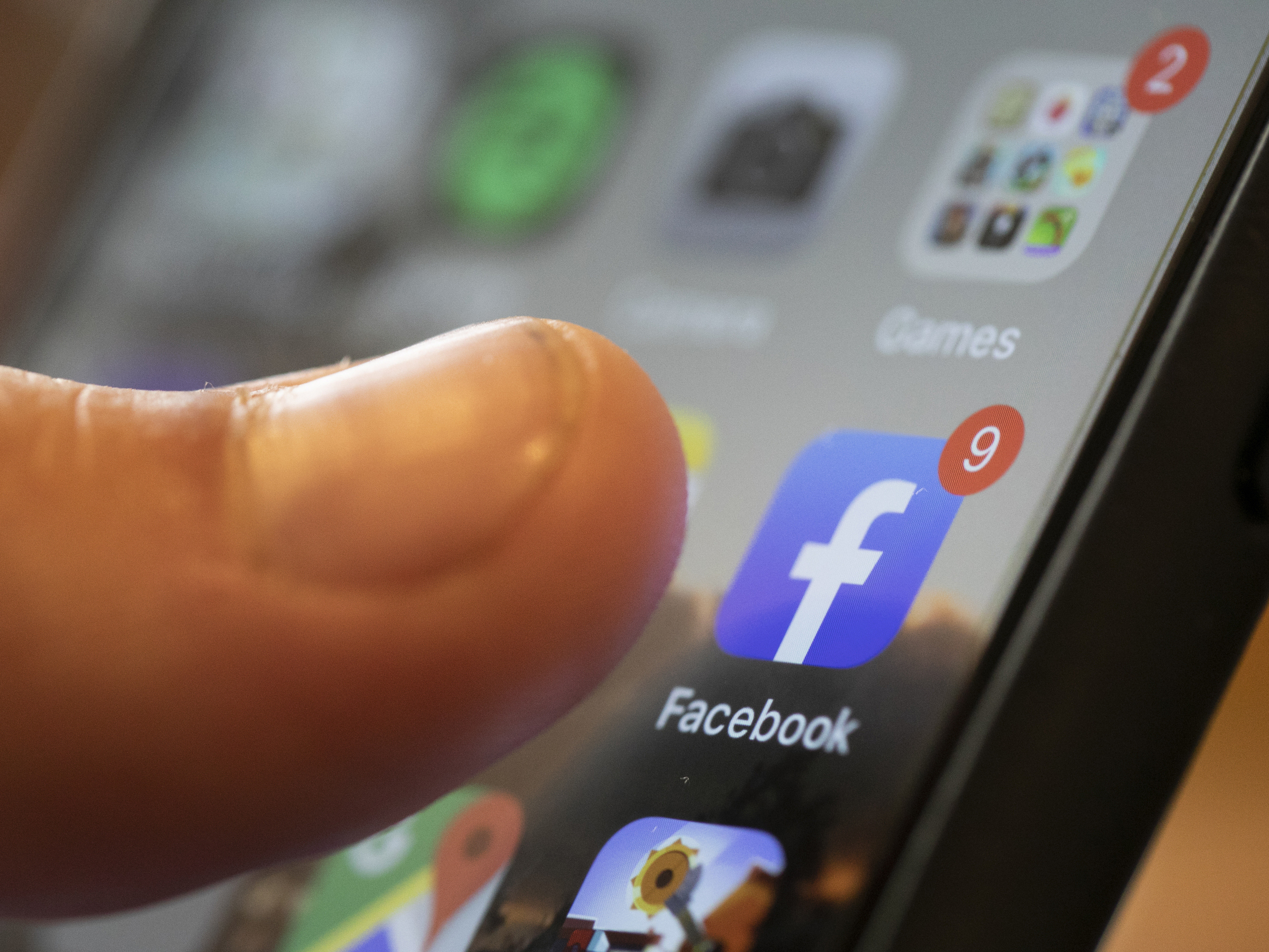 caption: Critics say Facebook does not apply its rules against misinformation as robustly to posts in Spanish, allowing harmful claims to spread.