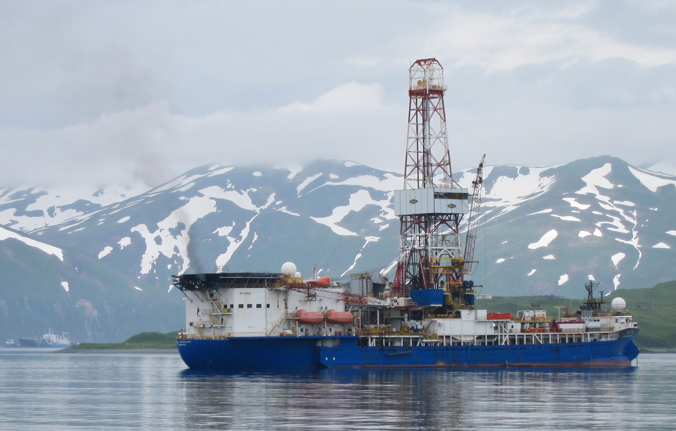 caption: The drilling rig Noble Discoverer is shown in Alaska's Dutch Harbor before it went to the Arctic.