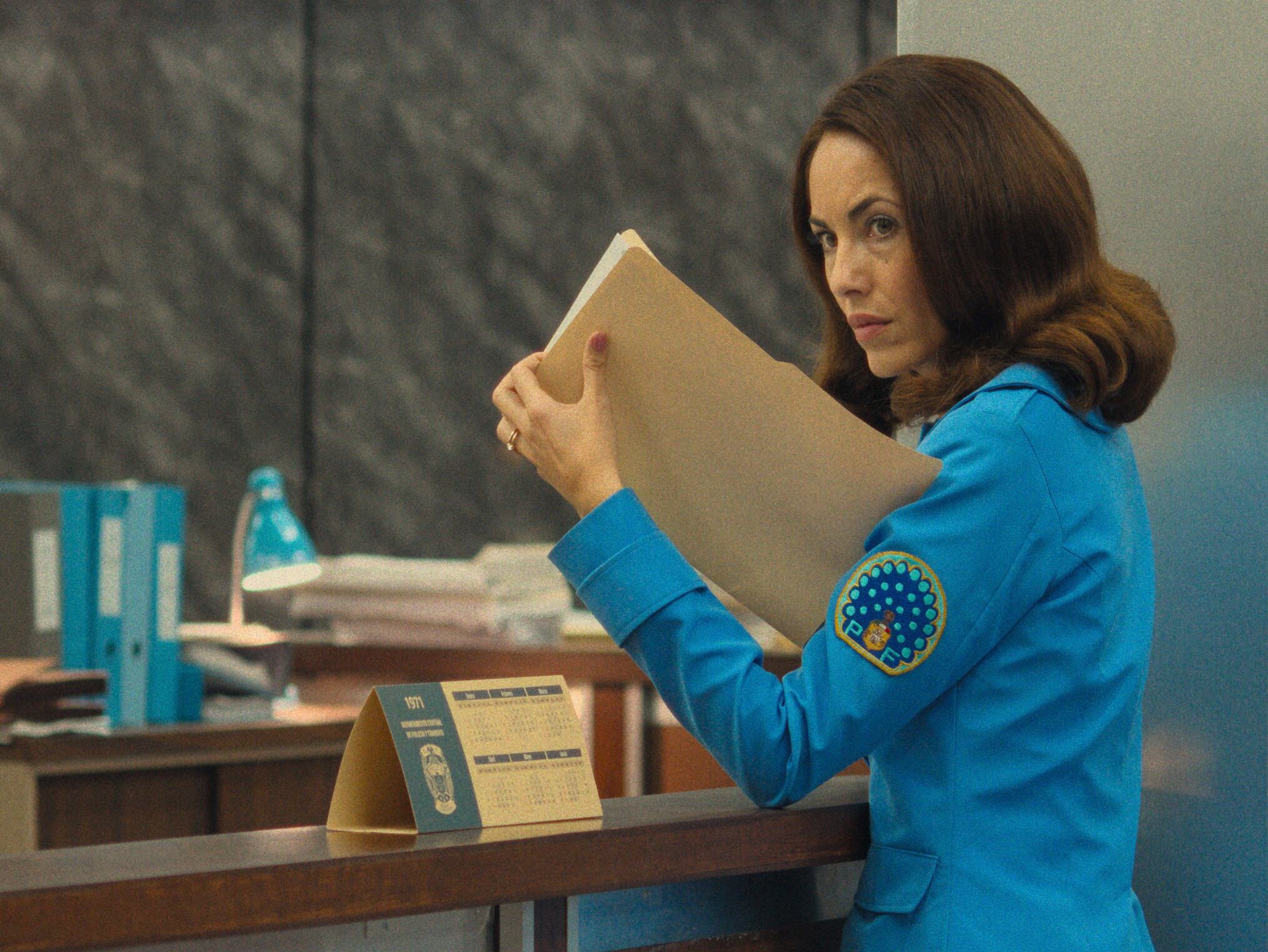 caption:  Bárbara Mori plays María in <em>Women in Blue.</em>